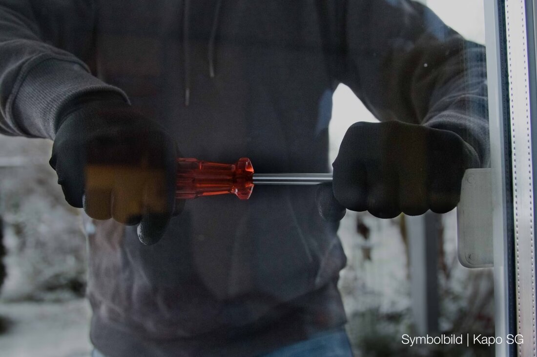 In Ernetschwil kam es am 19.03.2025 zu Einbrüchen in zwei Einfamilienhäuser. Die Täter stahlen wertvollen Schmuck und verursachten Sachschaden.