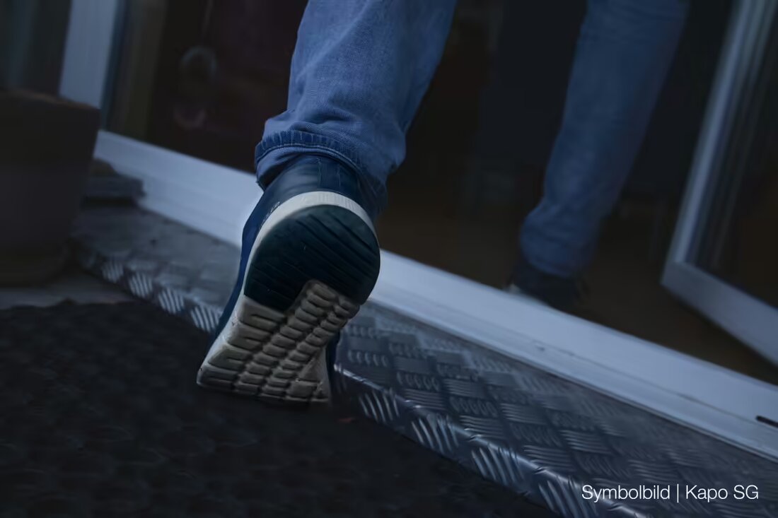 Unbekannte Täter brechen am 28.10.2024 in Mehrfamilienhaus in Schänis ein und stehlen Bargeld im Wert von mehreren zehntausend Franken.