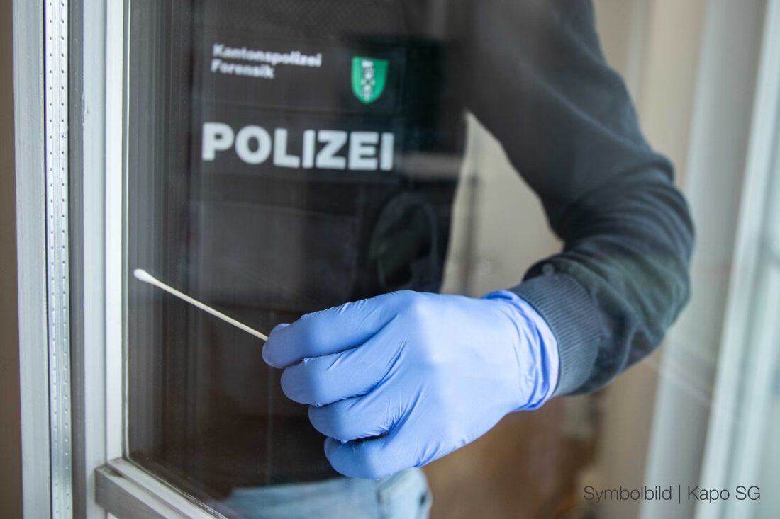 Unbekannte Täter brechen in Einfamilienhaus in Schwarzenbach ein und stehlen Wertgegenstände. Hinweise zu den Tätern erbeten.