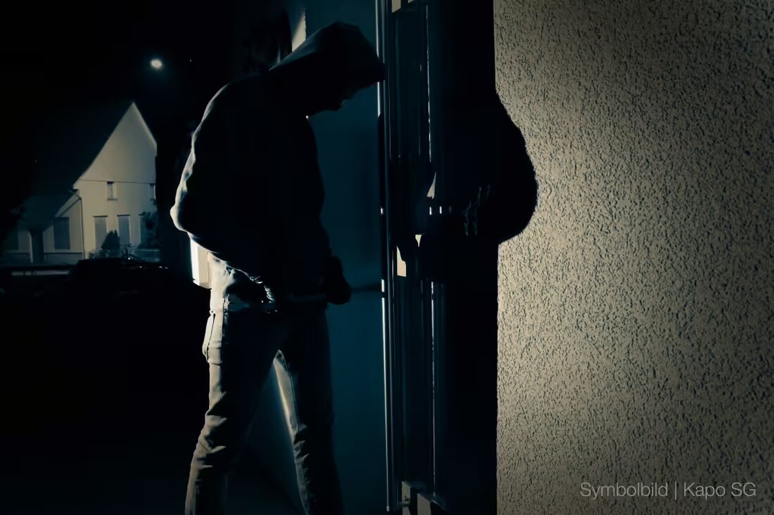 Unbekannte Täter brechen in Coiffeursalon in Grabs ein und stehlen mehrere hundert Franken Bargeld. Polizei ermittelt.