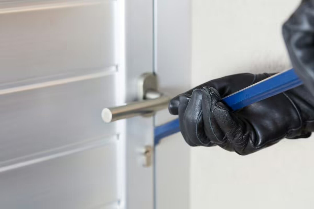 Nach mehreren Einbruchdiebstählen in Herisau wurde ein 17-jähriger Täter von der Kantonspolizei festgenommen. Sachschaden entstand.