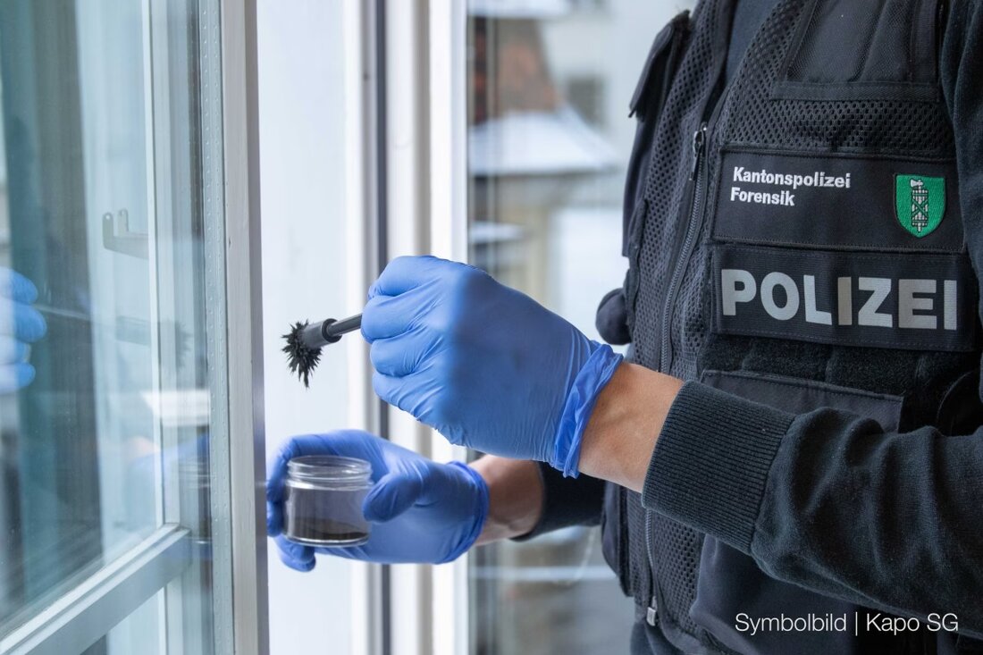 In Flawil wurde zwischen dem 19. und 20. Juni 2025 in ein Lebensmittelgeschäft eingebrochen, Bargeld gestohlen.
