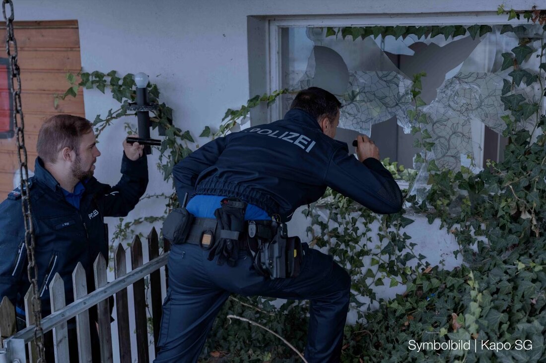 In Züberwangen wurde am 22.10.2025 Schmuck und Bargeld aus einem Einfamilienhaus gestohlen. Die Täter konnten fliehen.