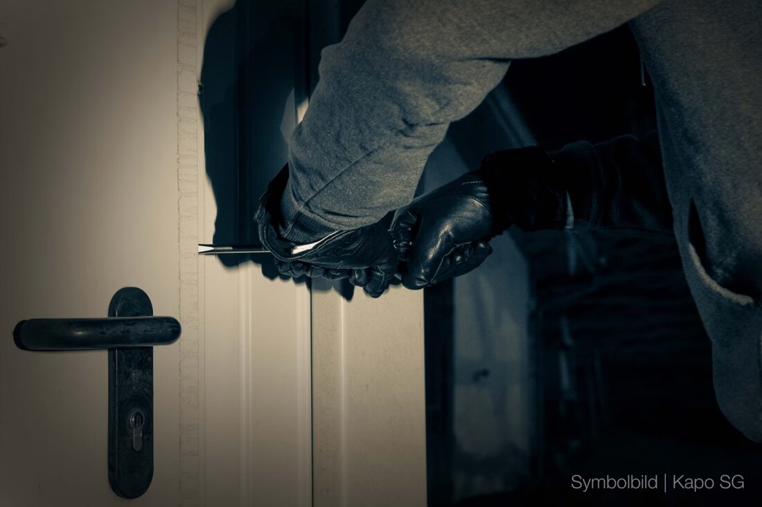 Unbekannte Täter brachen zwischen dem 24.03.2025 und 6:15 Uhr in Schmerikon in Büroräumlichkeiten ein und stahlen mehrere tausend Franken.