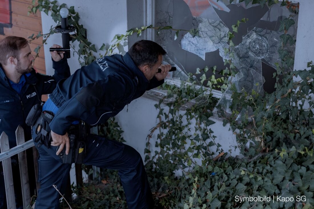Unbekannte Täter brechen am 26.04.2025 in ein Vereinslokal in Diepoldsau ein, stehlen Wertgegenstände und verursachen hohen Sachschaden.