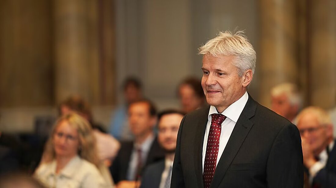 Emil Küng ist zum 140. Präsidenten des Glarner Landrates gewählt worden. Er tritt die Amtszeit am 25. Juni 2025 an.