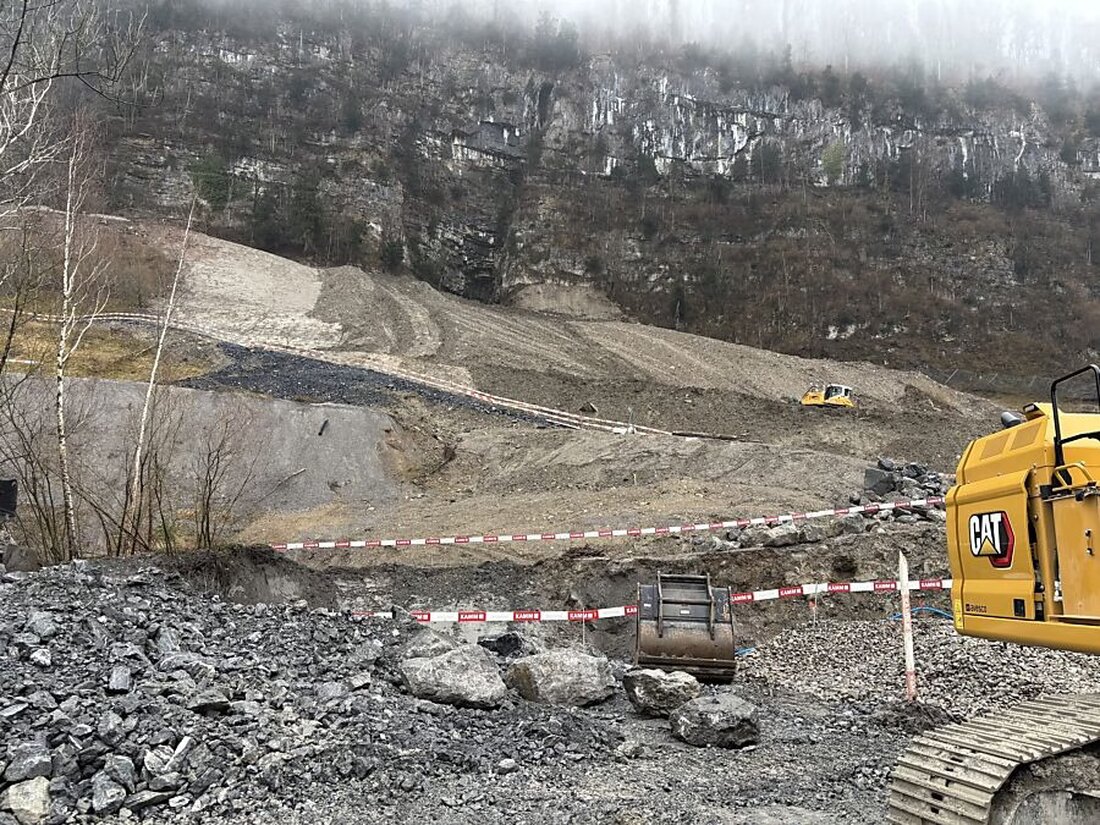 Die Ardega Deponie in Glarus Nord nimmt ab dem 17. Februar 2025 wieder ihren Betrieb auf, fokussiert auf Recycling und Wiederaufbereitung von Baustoffen nach einem Erdrutsch.