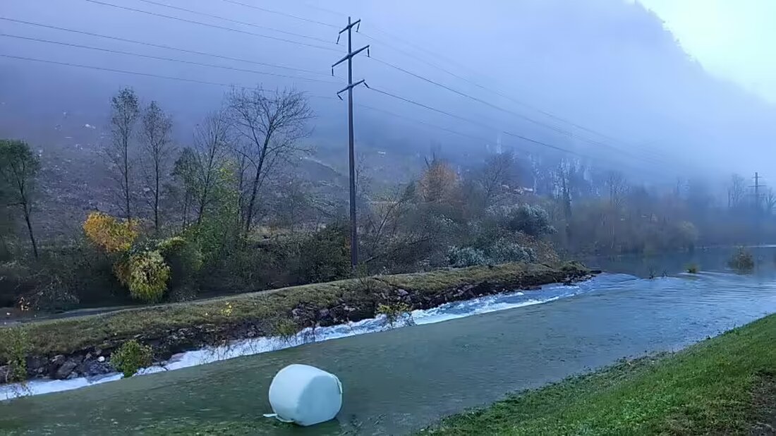 Am 31. Oktober 2024 kam es bei der Ardega Deponie in Glarus Nord zu einem Erdrutsch. Behörden prüfen die Situation.