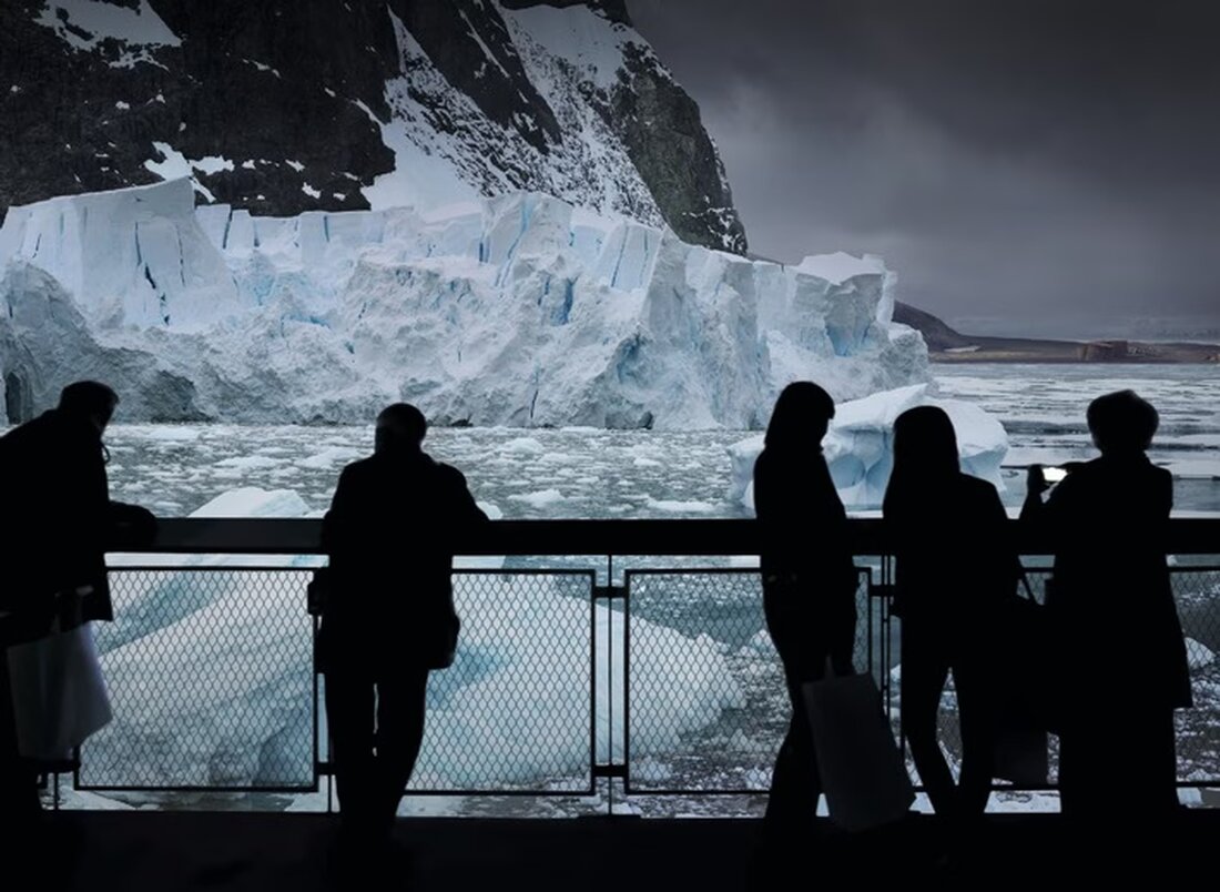 Am 24. Januar 2026 eröffnet Yadegar Asisi das Naturpanorama ANTARKTIS im Panometer Leipzig, das faszinierende Einblicke in eine einzigartige Ökosystem bietet.