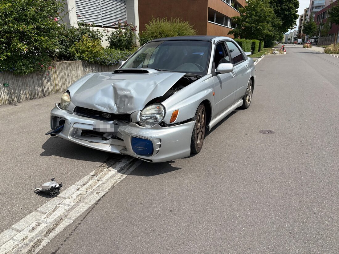 Nach einem Unfall in Arbon entfernte sich ein 35-jähriger Fahrer von der Unfallstelle. Es gab keine Verletzten, jedoch hohen Sachschaden.
