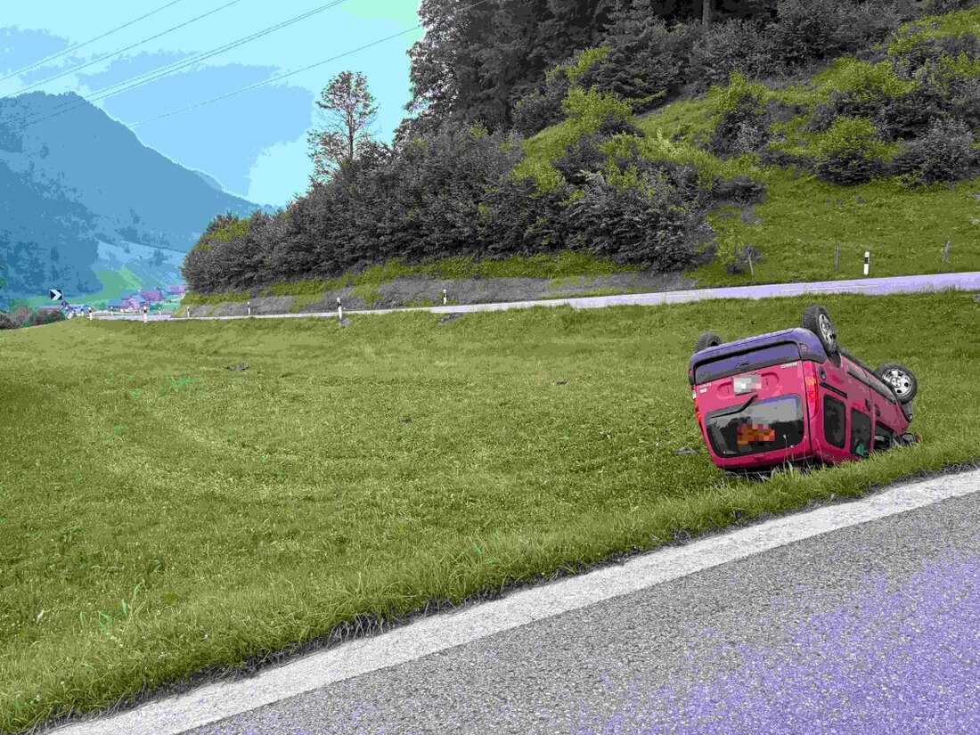 Ein 32-jähriger Mann verursachte in Brunnadern einen Selbstunfall mit einem entwendeten Auto, während er fahrunfähig war.