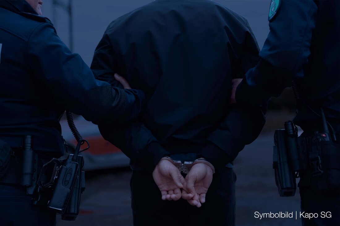 Ein 24-Jähriger flüchtete zu Fuß vor der Polizei in Oberriet, nachdem er fahrunfähig mit dem Auto unterwegs war.