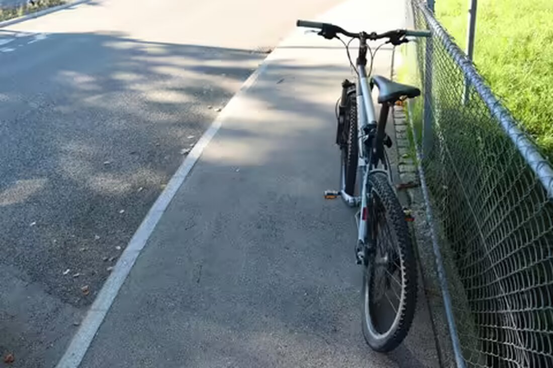 Im Spitalkreisel in Appenzell kam es zu einem Unfall zwischen einer 53-jährigen Autofahrerin und einer 14-jährigen Velofahrerin.