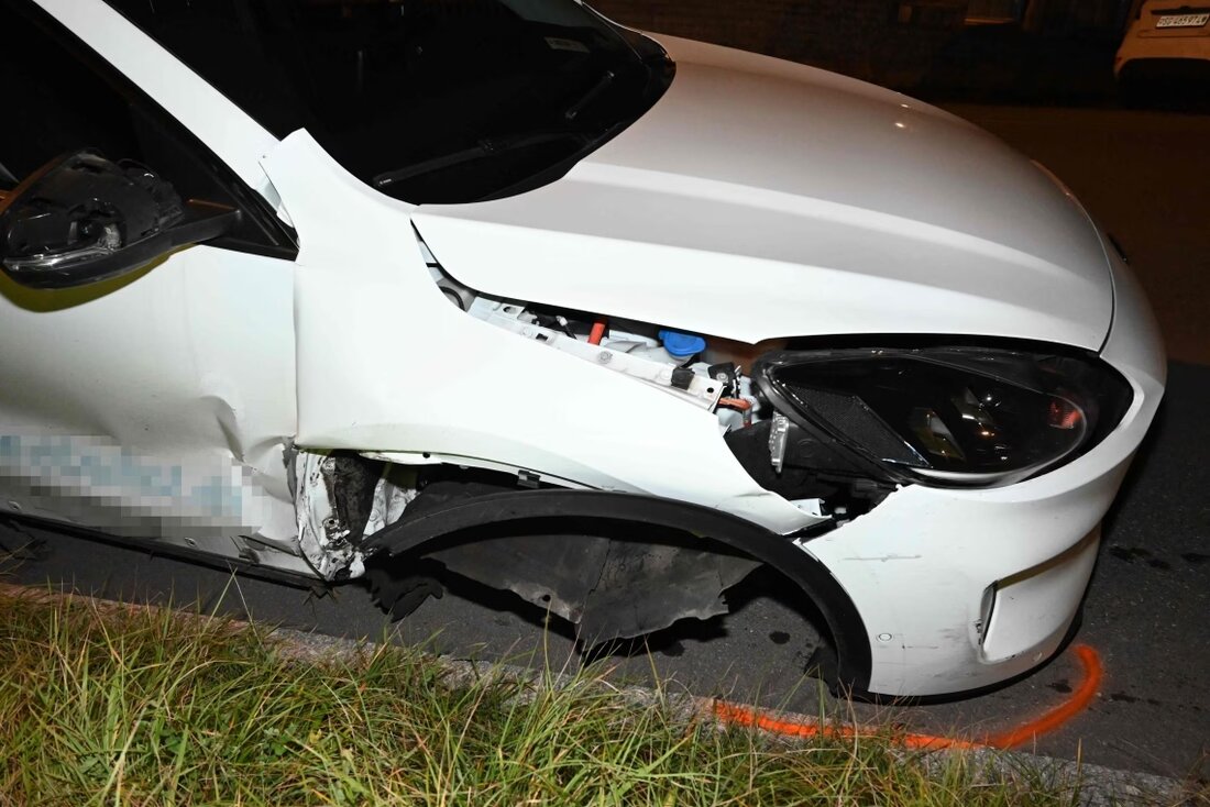 Eine Frau verunfallte in Bütschwil, als sie in eine Strassenlaterne prallte. Sie wurde als fahrunfähig eingestuft.