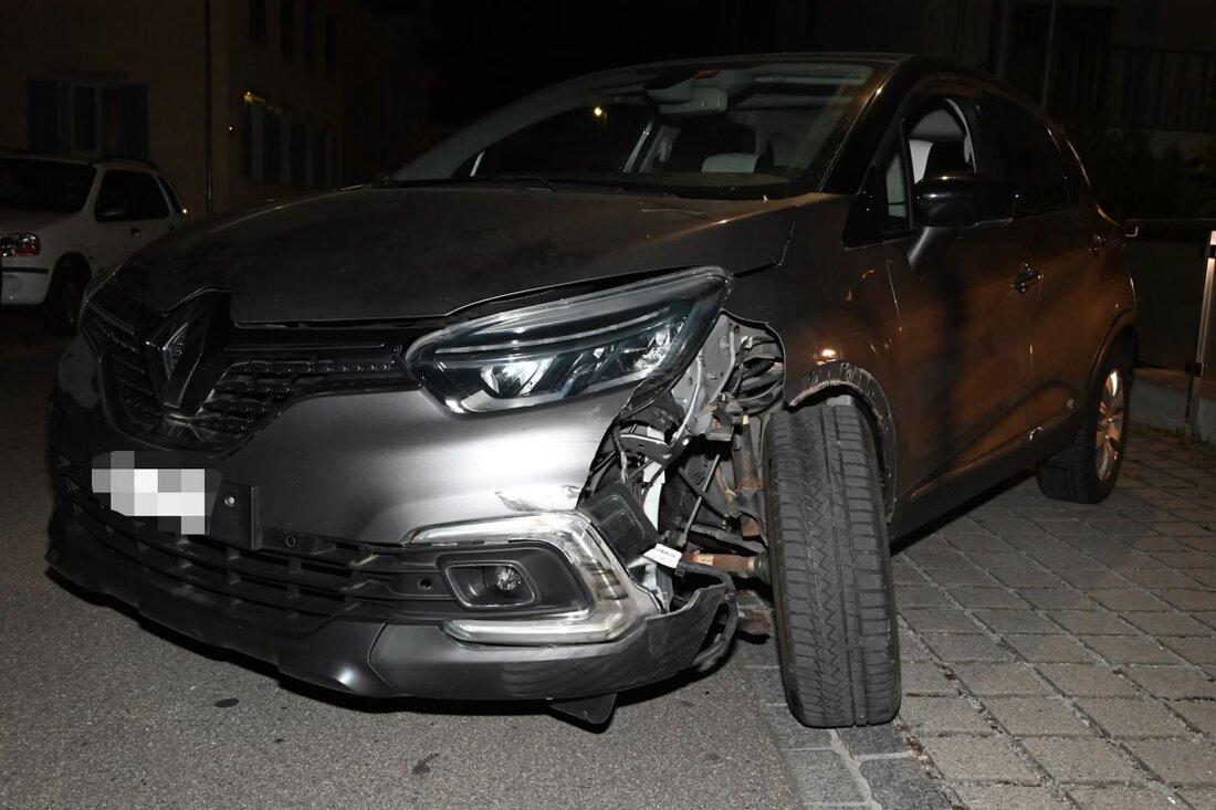 Am Mittwochabend prallte ein 45-jähriger Mann in Niederuzwil, fahrunfähig, in ein parkendes Auto. Sachschaden: 19'000 Franken.