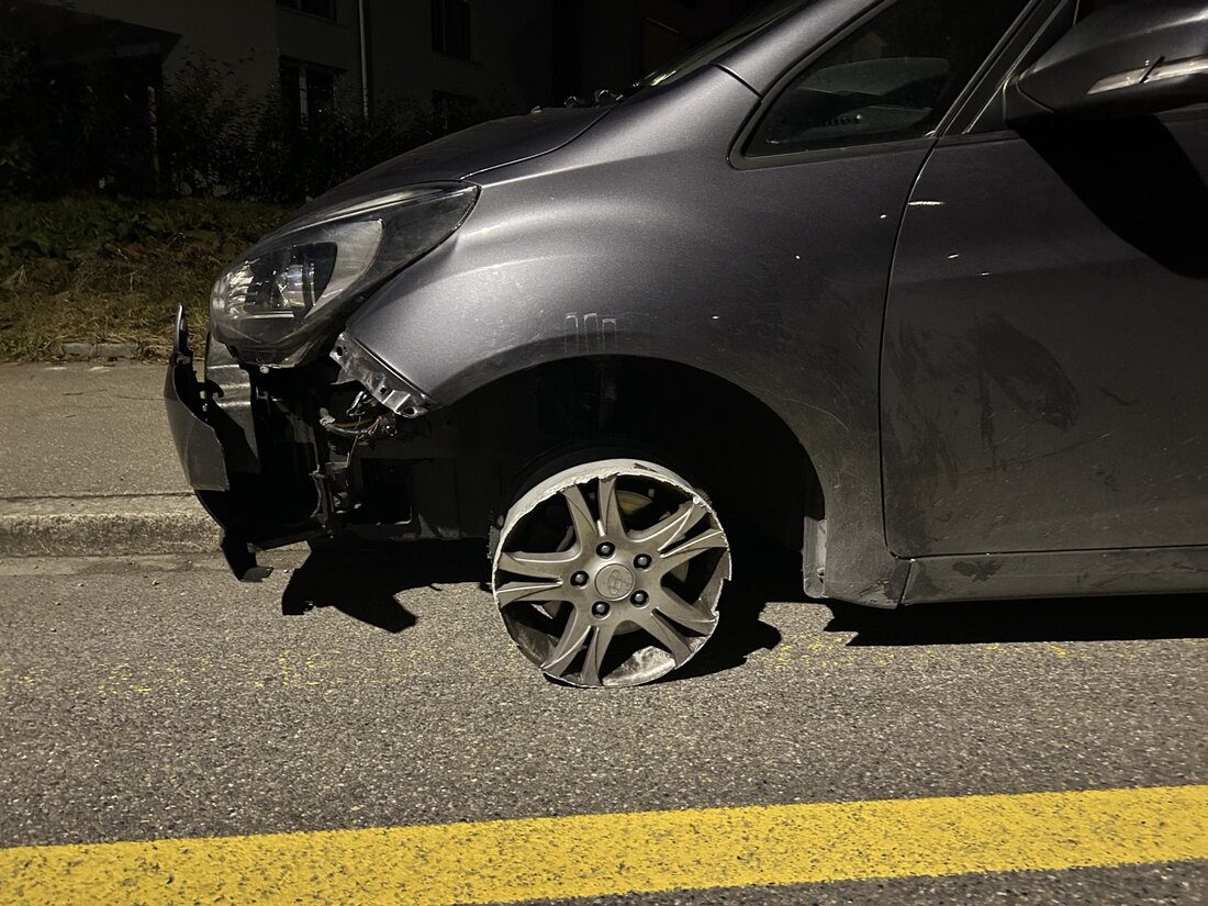 In Stachen wurde eine fahrunfähige Autofahrerin mit beschädigtem Auto angehalten. Ihr Führerausweis wurde eingezogen.