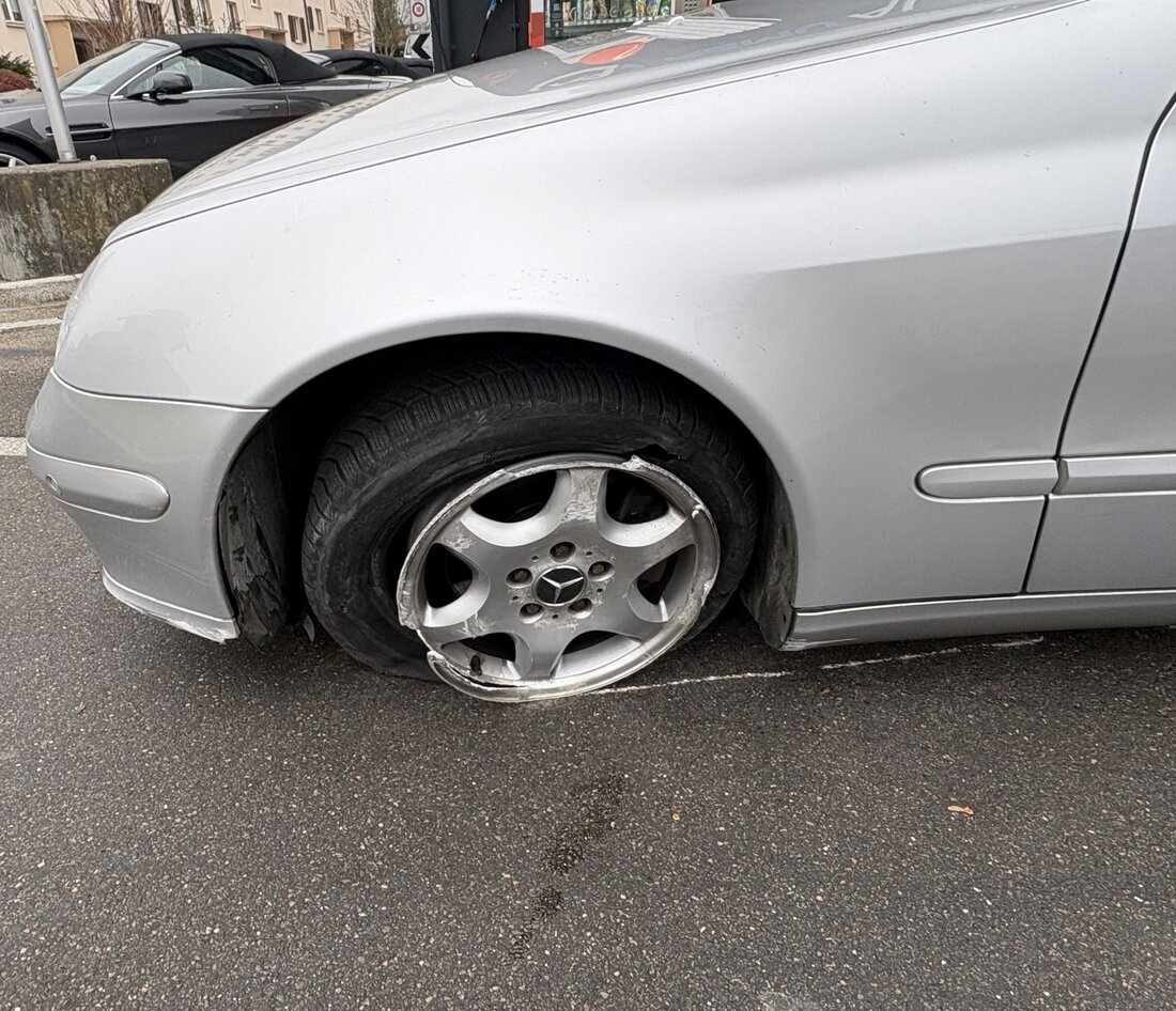 Ein 26-jähriger Autofahrer verlor in Kreuzlingen die Kontrolle über sein Fahrzeug. Verletzt wurde niemand, der Führerausweis wurde eingezogen.