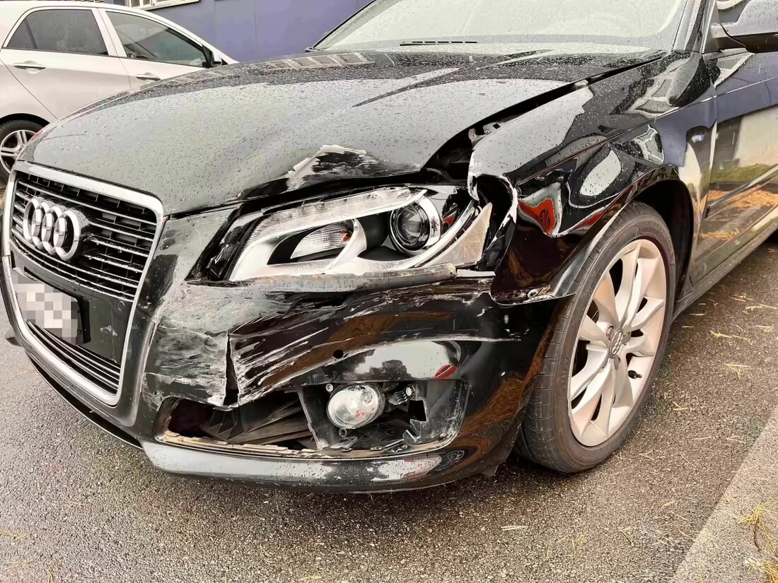 Auffahrkollision auf der A13: 20-Jähriger verursacht Unfall in fahrunfähigem Zustand mit 18'000 Franken Sachschaden.