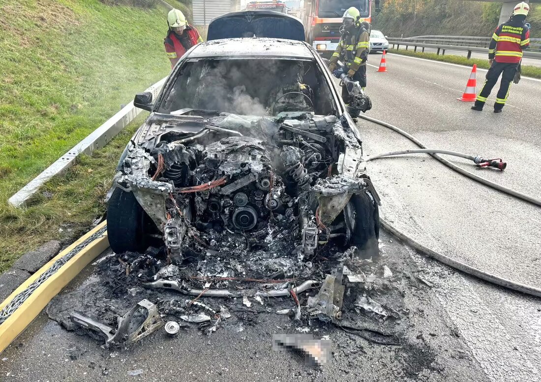Fahrzeugbrand auf der A1 bei Sirnach: Technischer Defekt verursacht Feuer, keine Verletzten, hoher Sachschaden. Feuerwehr löscht.