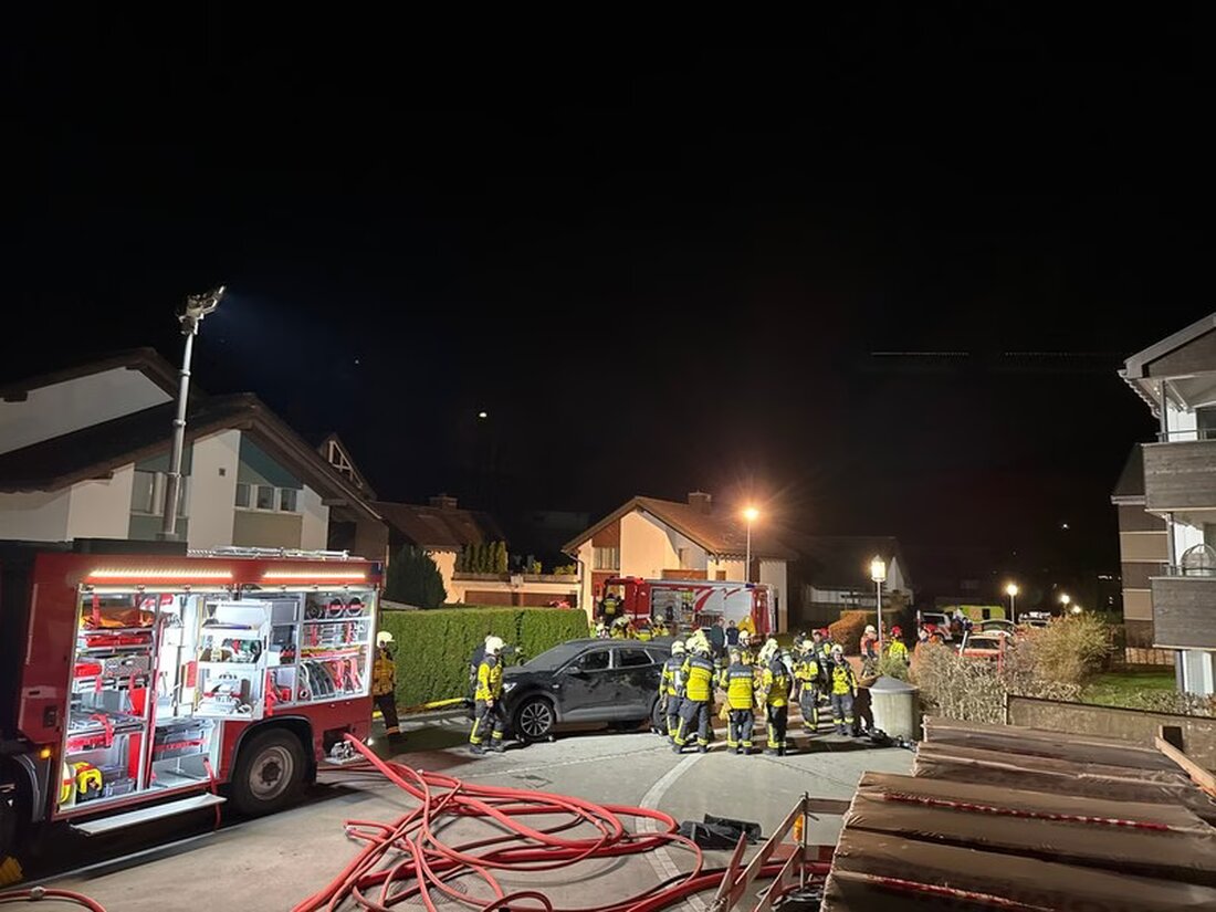 Am Samstagabend kam es in der Tiefgarage an der Kreuzhofstrasse in Appenzell zu einem Fahrzeugbrand, verursacht durch technische Probleme.