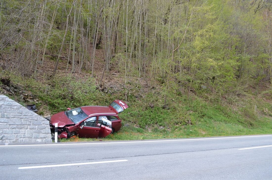 Am 13. April 2025 kollidierte eine 35-jährige Fahrerin in Bregaglia nach Sekundenschlaf mit einer Mauer. Beide Insassen wurden verletzt.