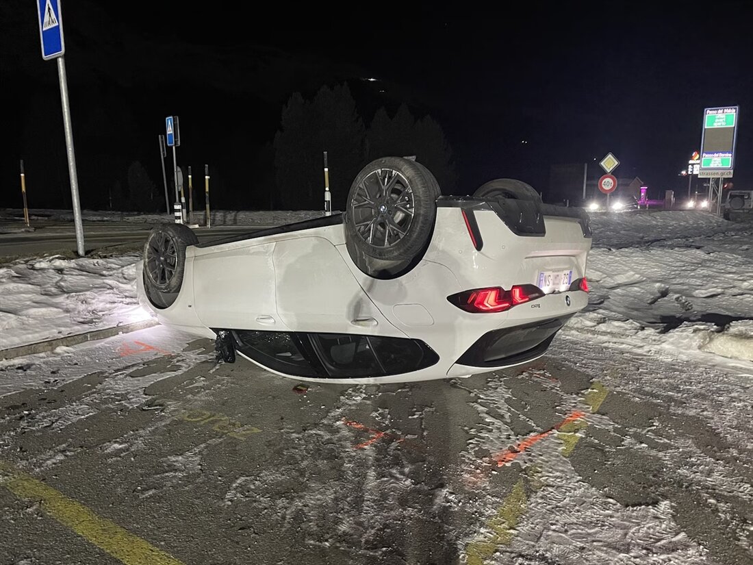 In Silvaplana kam es zu einem Selbstunfall, bei dem Insassen unerkannt flohen. Polizei sucht Zeugen des Vorfalls.