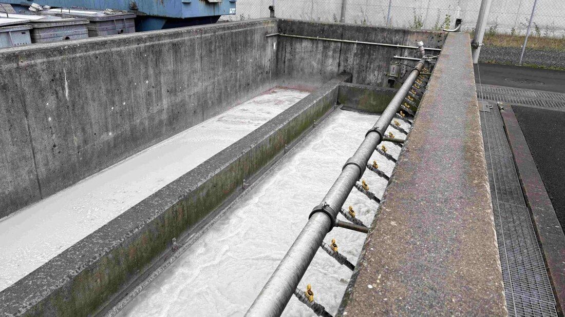 In Walenstadt kam es zu einer Gewässerverschmutzung durch Farbe aus einer Baustelle. Die Kläranlage wurde betroffen. Schadensausmass unklar.
