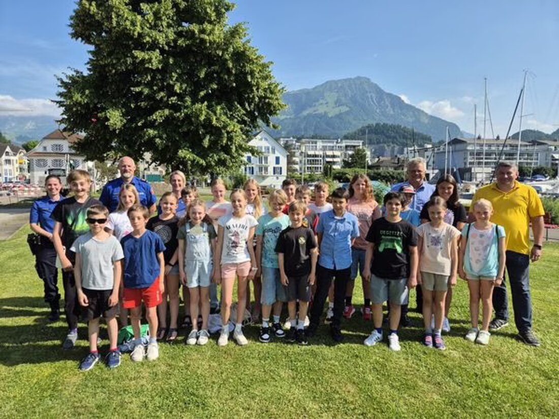 Schülerinnen und Schüler aus Stans erlangen Spitzenleistungen bei der Veloprüfung 2025 – 25 absolvierten diese fehlerfrei.