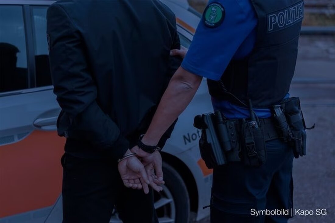 In Buchs wurde am 08.09.2025 ein 34-jähriger Mann nach einem Gewaltvorfall festgenommen. Eine verletzte Frau wurde ins Spital gebracht.