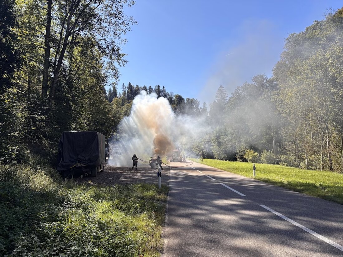Ein 73-jähriger Motorradfahrer hatte am 19.09.2025 technische Probleme, was zur Entstehung eines Brandes neben der Hauptstraße in Mogelsberg führte.