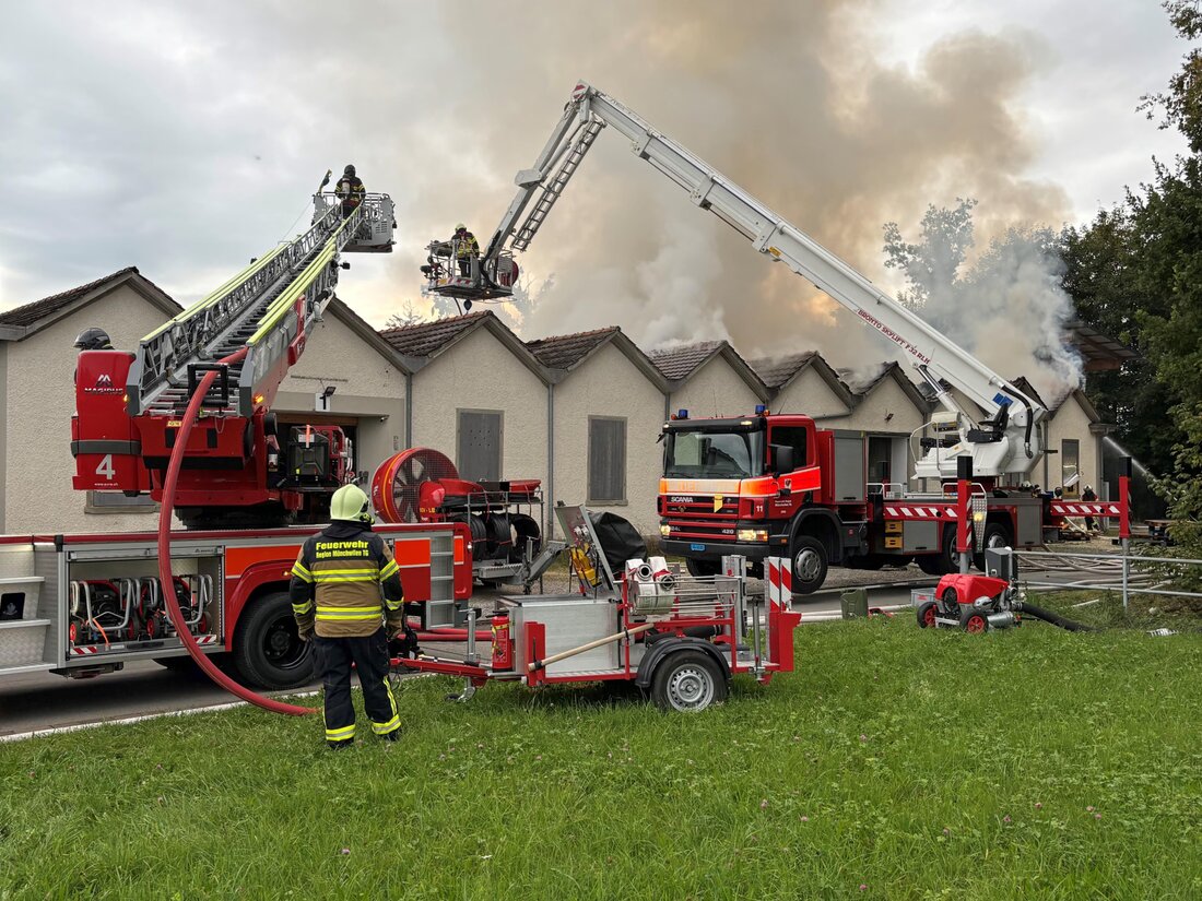 In Münchwilen brach am Samstagnachmittag ein Feuer in einer Industriehalle aus. Feuerwehr verhinderte Schlimmeres, Verletzte gibt es keine.