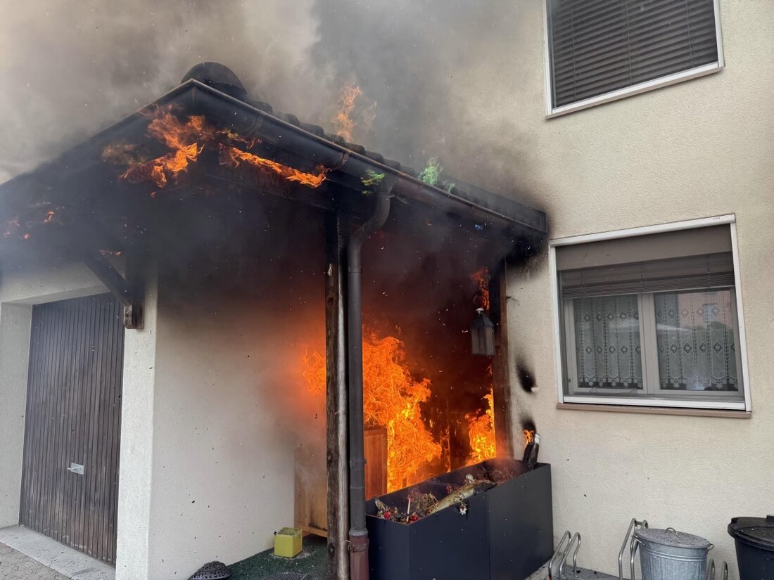 Am 15.07.2025 brach ein Brand in Rapperswil-Jona bei einem Einfamilienhaus aus. Feuerwehr löschte schnell, Ursache unbekannt.