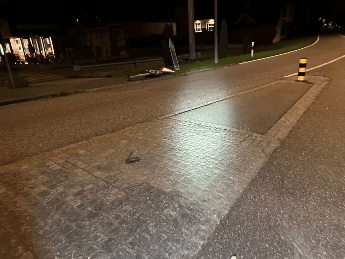 Am Freitagabend wurde in Kaiseraugst eine Signaltafel im Kreisverkehr beschädigt. Zeugenaufruf zur Klärung des Vorfalls.