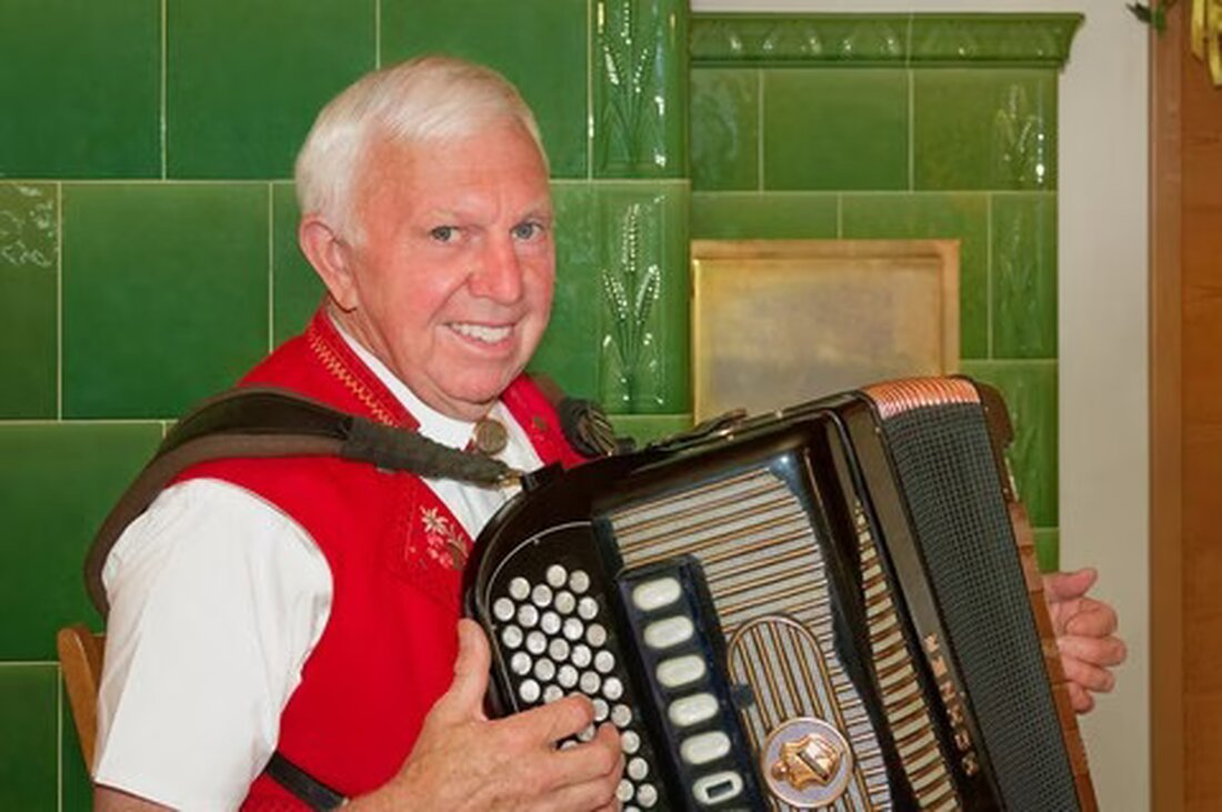 Franz Manser erhält den Innerrhoder Kulturpreis für sein Engagement in der Appenzeller Volksmusik. Die Preisverleihung würdigt seine Leistungen.