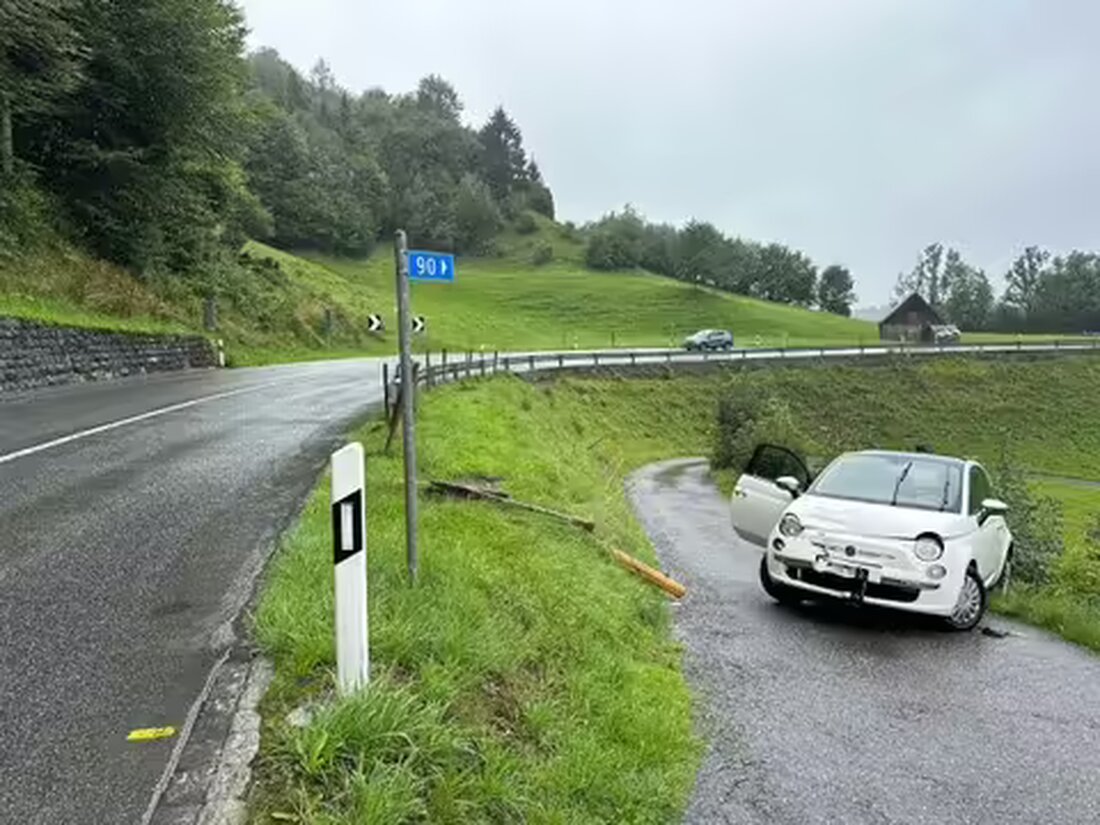 Eine 30-Jährige verlor in der SOS-Kurve auf der Enggenhüttenstrasse die Kontrolle über ihr Fahrzeug und blieb unverletzt.