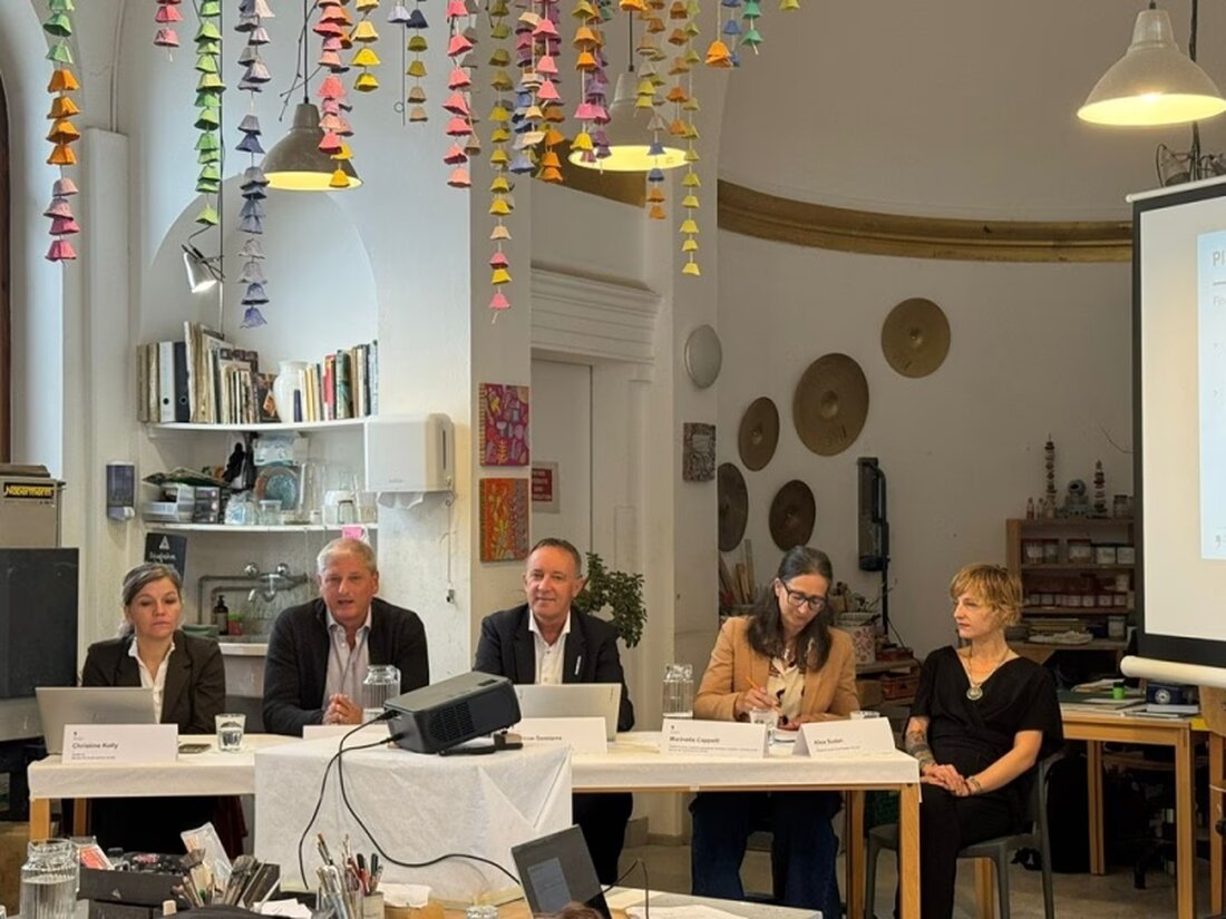 Der Kanton Freiburg plant bis 2030, die institutionellen Leistungen für Erwachsene mit Behinderungen anzupassen und auszubauen, um den steigenden Bedürfnissen gerecht zu werden.
