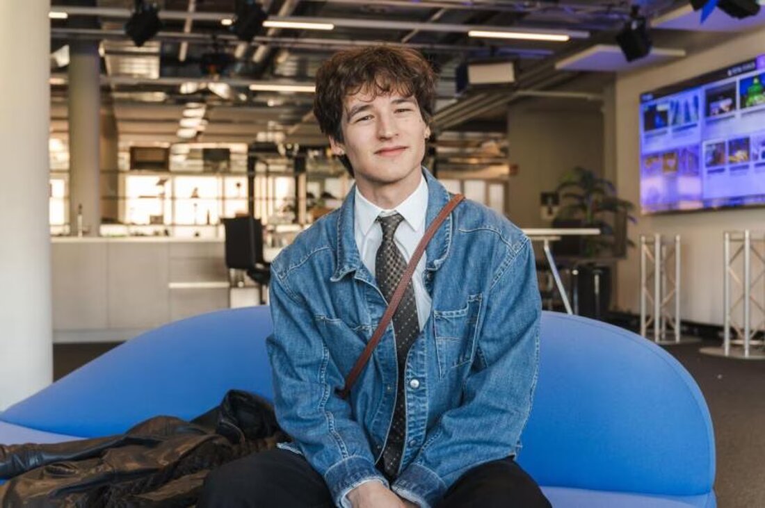 Andres Piller, Freiburger Komponist, erhält 2025 das Pierre-und-Renée-Glasson-Stipendium zur Förderung seiner Musikausbildung in London.