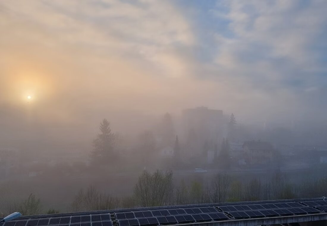 Die Luftqualität im Kanton Freiburg verbessert sich dank eines neuen Massnahmenplans, doch Ozon- und Ammoniakwerte bleiben zu hoch.
