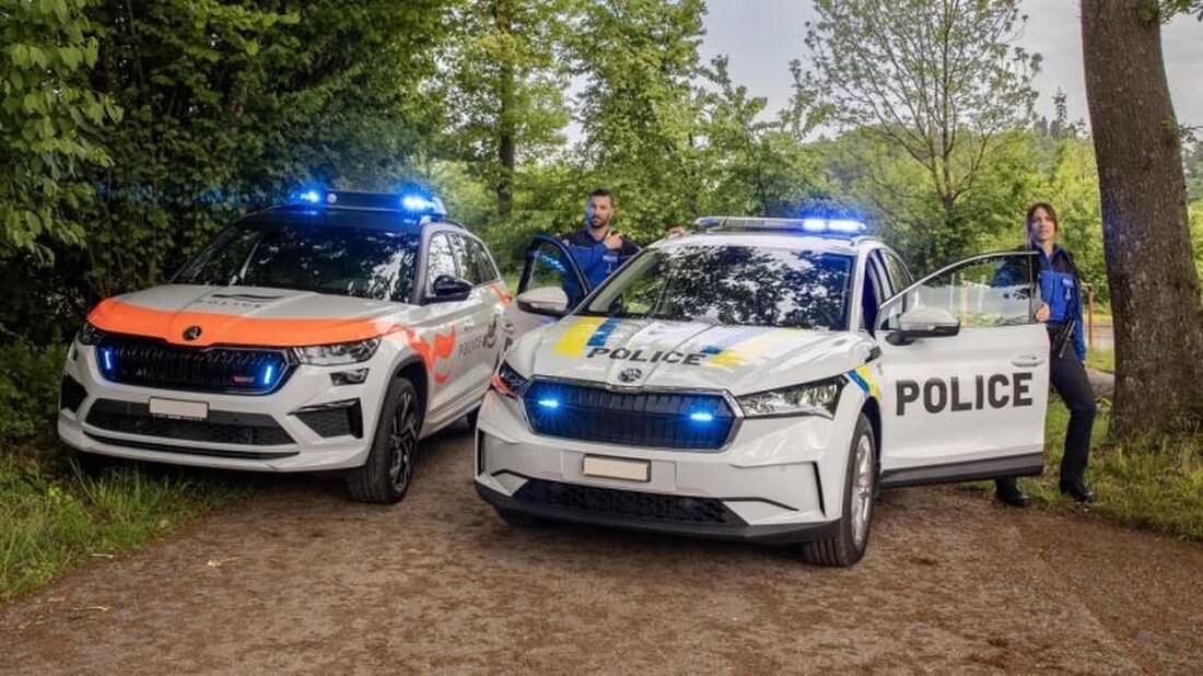 Die Kantonspolizei plant die Elektrifizierung ihrer 270 Fahrzeuge, um CO2-Emissionen bis 2030 um 50 % zu reduzieren.