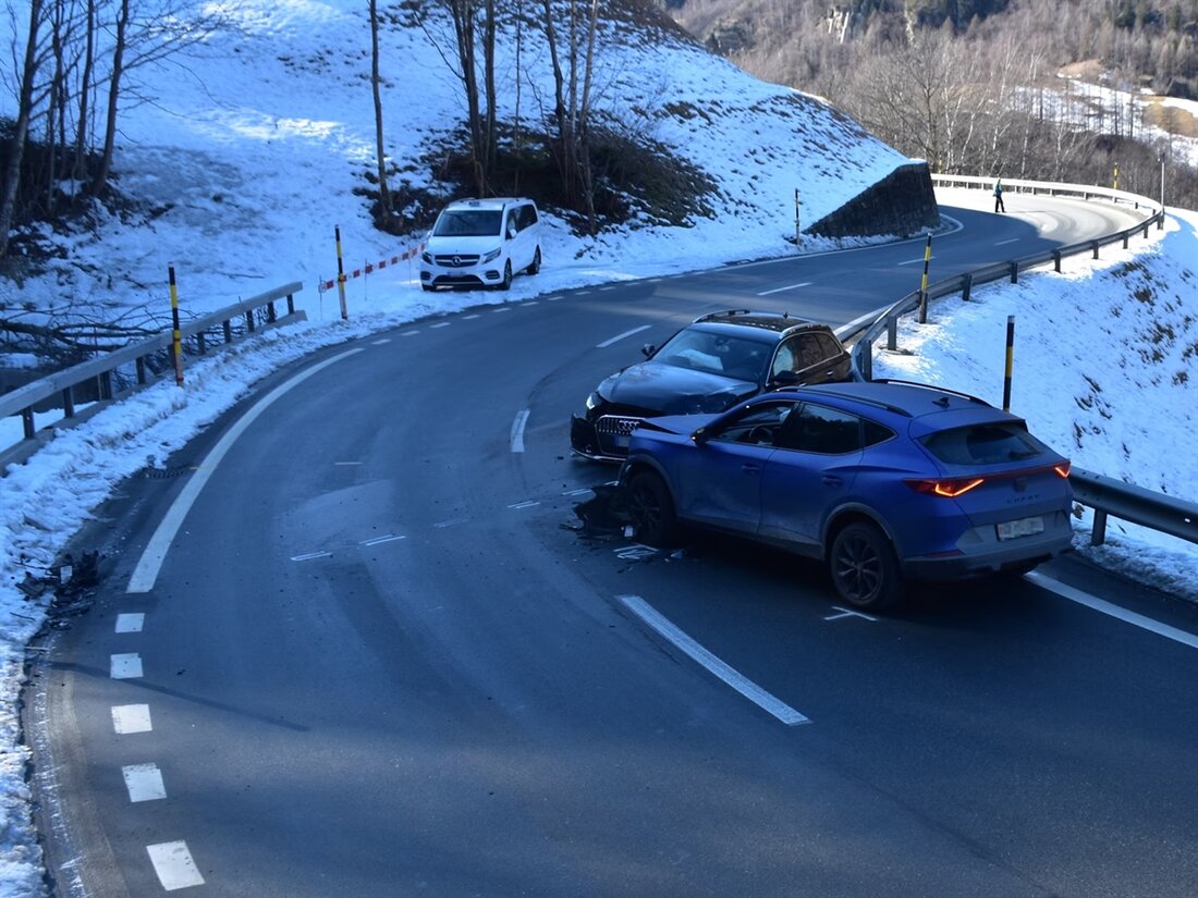 Am 4. Februar 2025 kam es auf der Berninastrasse zu einer Frontalkollision, als ein Fahrer eine Kurve schnitt.