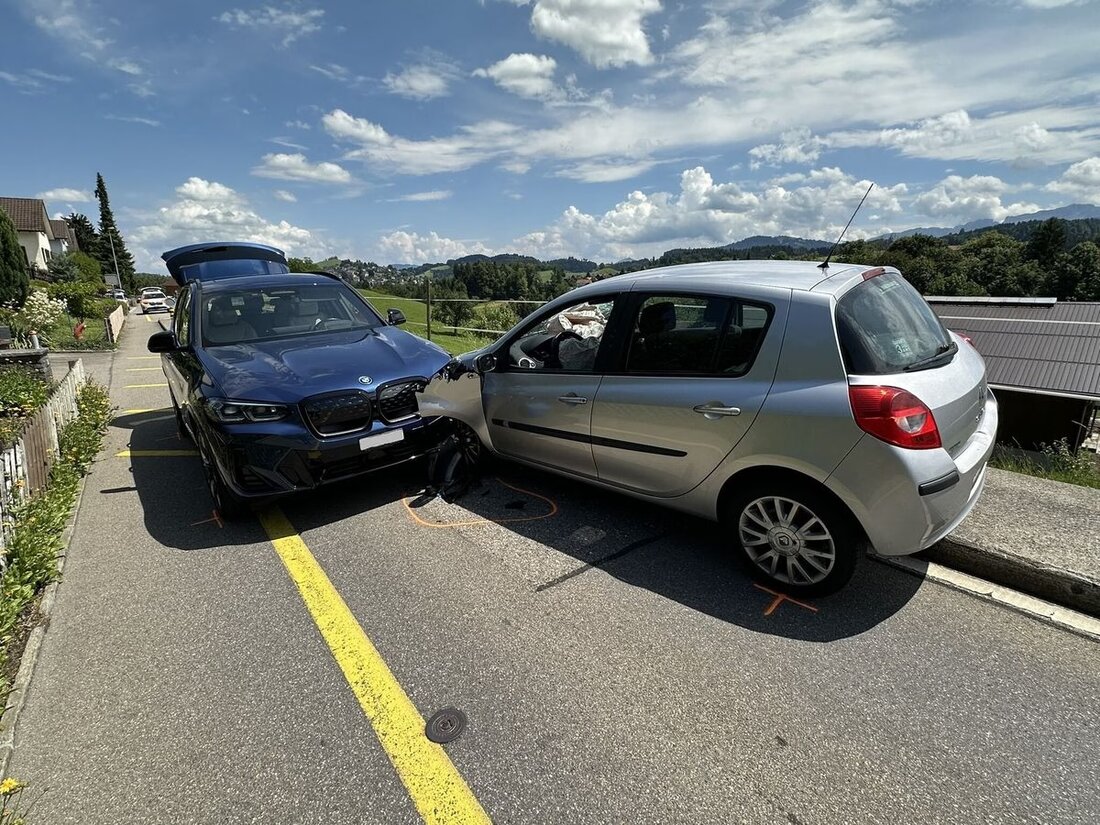 Am 13. Juli 2025 kam es in Herisau zu einem Verkehrsunfall zwischen zwei Personenwagen, bei dem eine Mitfahrerin verletzt wurde.