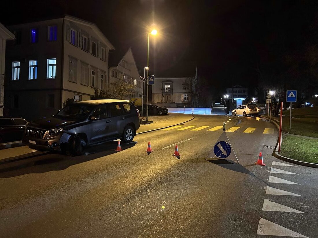 In Heiden kam es zu einem Unfall zwischen zwei Pkw. Ein 64-Jähriger verlor seinen Führerausweis aufgrund von Alkoholsymptomen.