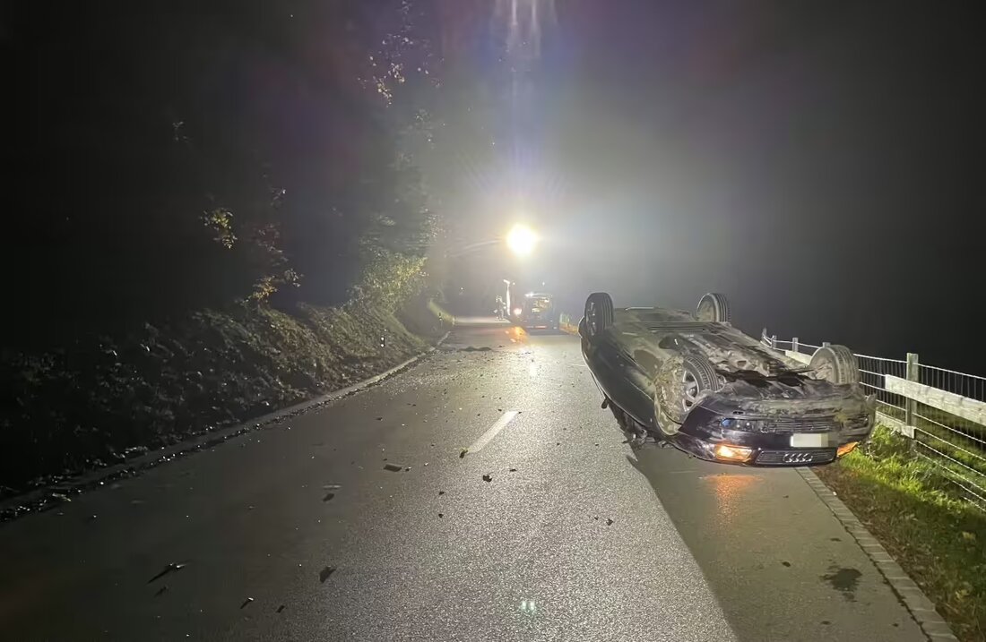 Ein 29-jähriger Autofahrer überschlug sich bei einem Überholmanöver in Zetzwil und landete auf dem Dach seines Fahrzeugs.