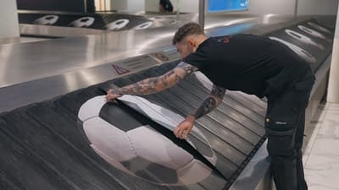 Am EuroAirport Basel begrüßen überdimensionale Fussbälle die Reisenden. Die kreative Installation symbolisiert das bevorstehende Fussballereignis UEFA Women’s Euro 2025.