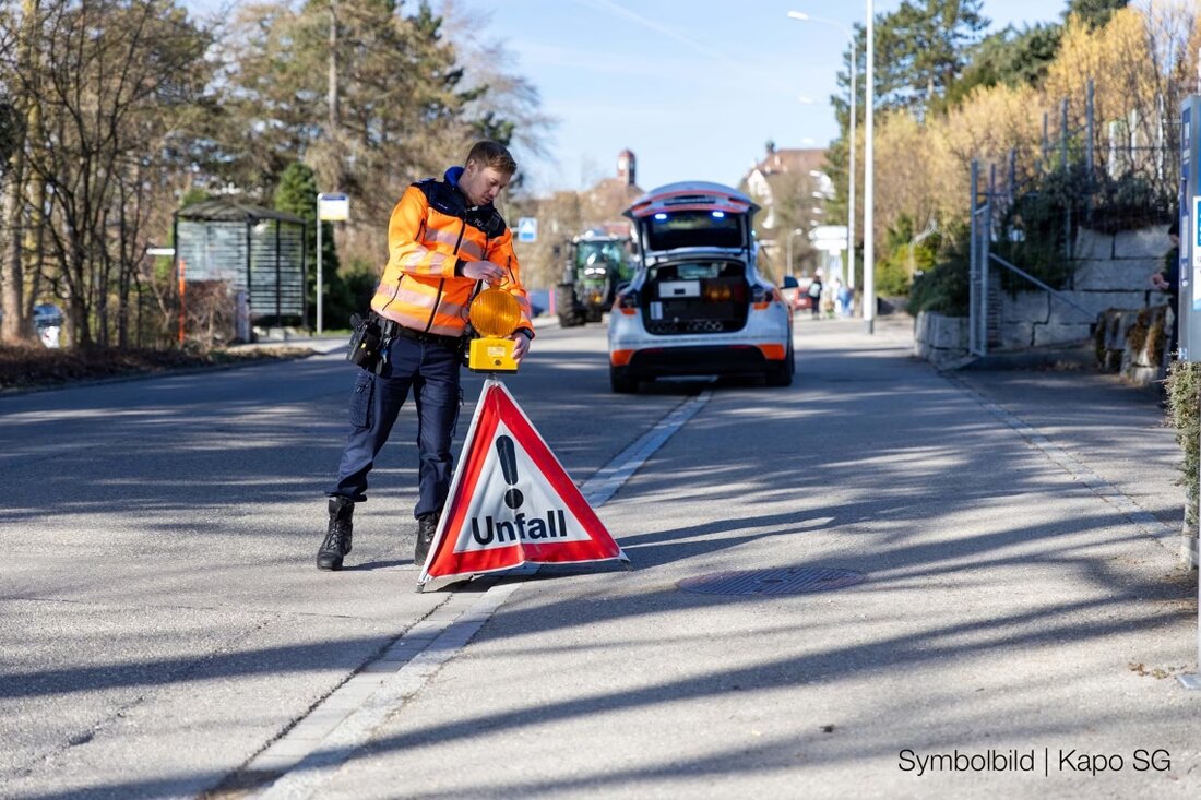 Am Donnerstag kam es auf der Hauptstrasse in Au zu einem Unfall, als ein Auto einen 28-jährigen Fussgänger auf dem Zebrastreifen erfasste.