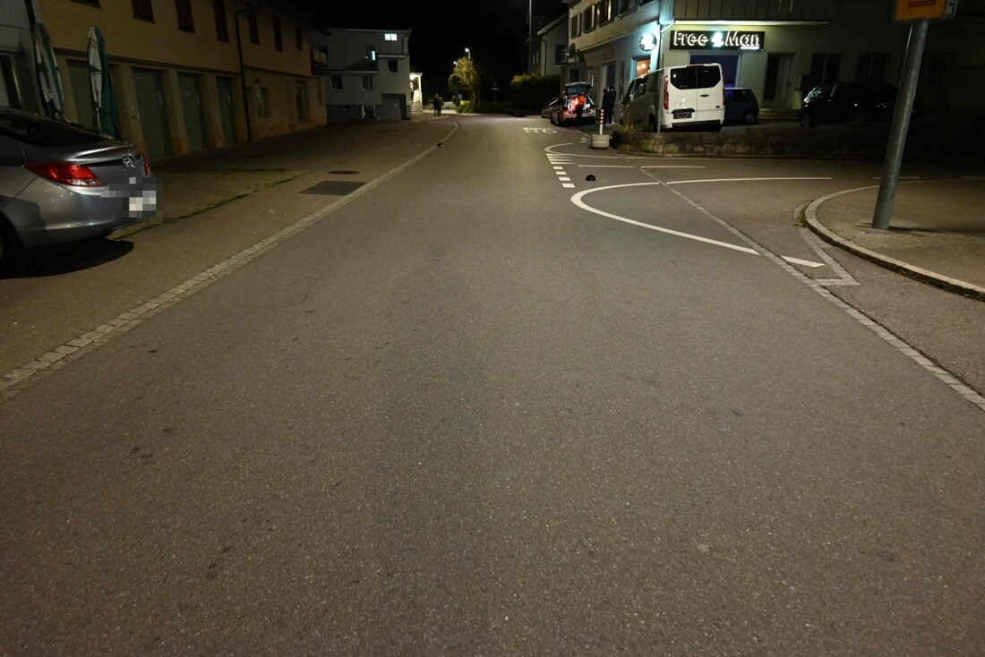 Nach einem Verkehrsunfall in Bazenheid sucht die Kantonspolizei Zeugen. Ein 20-Jähriger wurde unbestimmt verletzt. Hinweise erbeten!