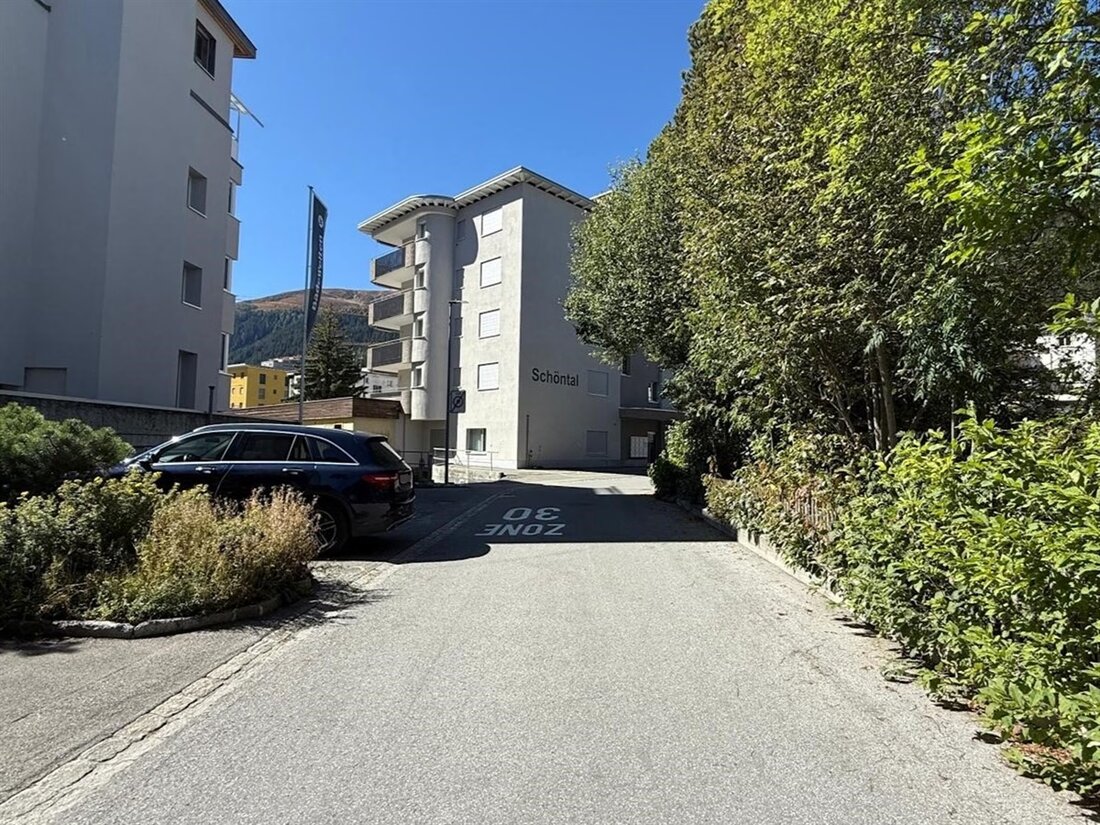 In Davos Platz kam es zu einem Verkehrsunfall zwischen einem Auto und einer 15-jährigen Fussgängerin. Die Polizei sucht dringend Zeugen.
