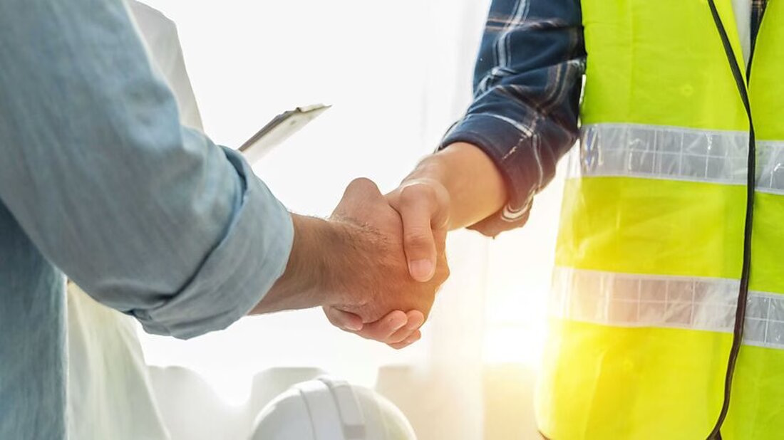 Erfahren Sie, wie UnternehmenGeflüchtete als wertvolle Arbeitskräfte gewinnen können. Webinare informieren über Rekrutierung und Unterstützung.