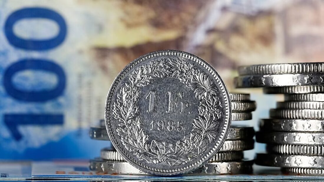 Die Finanzlage der Glarner Gemeinden bleibt angespannt, die Verschuldung steigt trotz stabilen Eigenkapital. Ein Überblick.