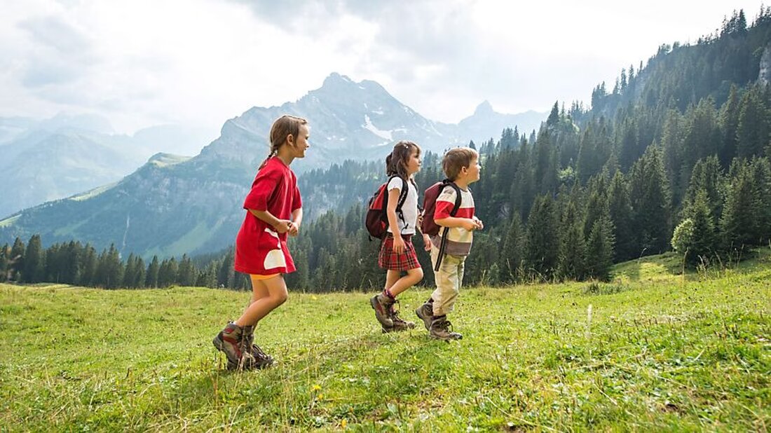 Regierungsrat Glarus erweitert mit PDGL die Leistungsvereinbarung für 2026 zur Förderung der psychischen Gesundheit von Kindern.